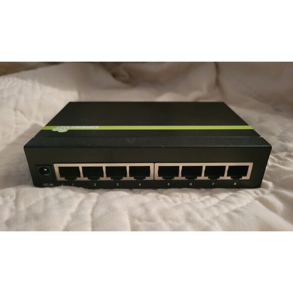 TRENDnet TPE-TG82G 8-Port Gigabit PoE+ Switch - Picture 2 of 4
